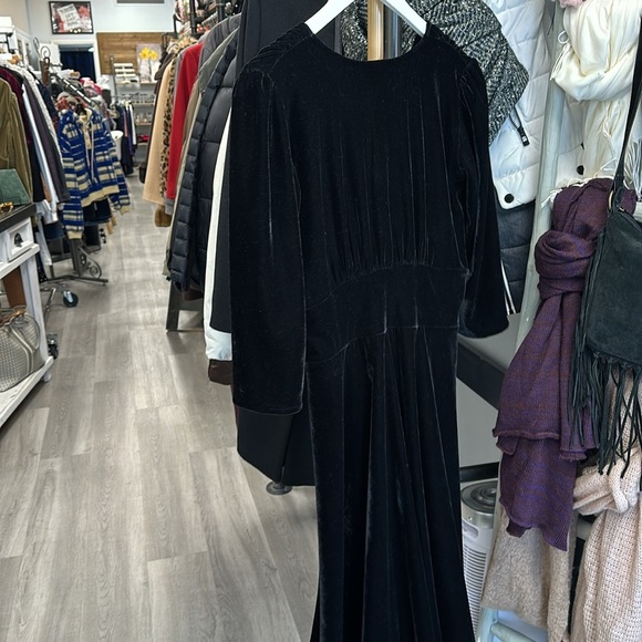 KARINA MEGAN VELVET DRESS - Picture 6 of 6